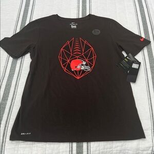 Nike Men's Dark Brown Tee with Red Graphic